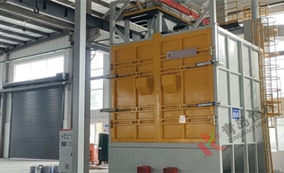 青島恒林工業(yè)集團(tuán)為青島自貿(mào)區(qū)設(shè)計(jì)制作的QH3720吊鉤式拋丸清理機(jī)一次性試車成功