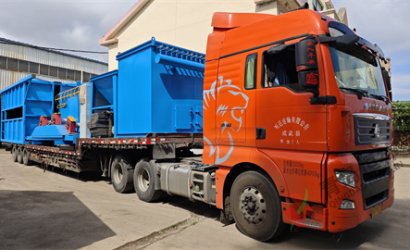 青島恒林工業(yè)集團(tuán)發(fā)萊州某工程機(jī)械鋼結(jié)構(gòu)件廠QD3730雙吊鉤拋丸清理機(jī)